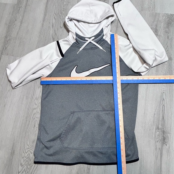 🎉HP🎉Nike Women’s Thermal Fit Long Sleeve Hoodie Gray And White Turtleneck-Medium - Picture 2 of 14